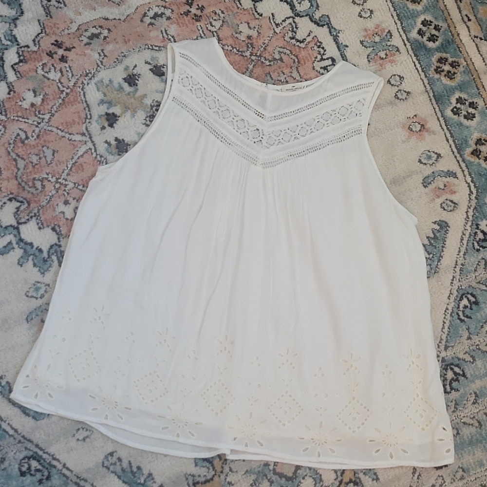 Mason and Belle top